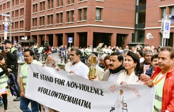 Over 800 people participated in largest ever Gandhi March on October 1st, in The Hague to mark the International Day of Non-Violence.