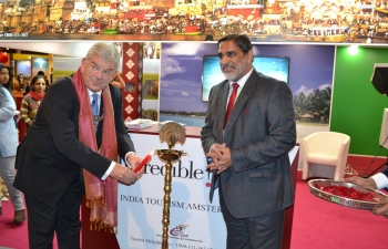  Mayor of Utrecht inaugurates India Tourism and Kerala Tourism pavilions at biggest Dutch Tourism event, enjoying virtual reality experience of Indian tourist attractions